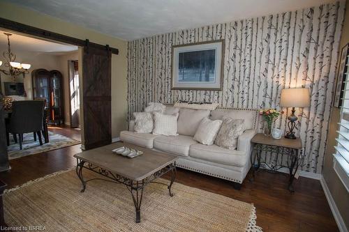 52 Beckett Drive, Brantford, ON - Indoor Photo Showing Living Room