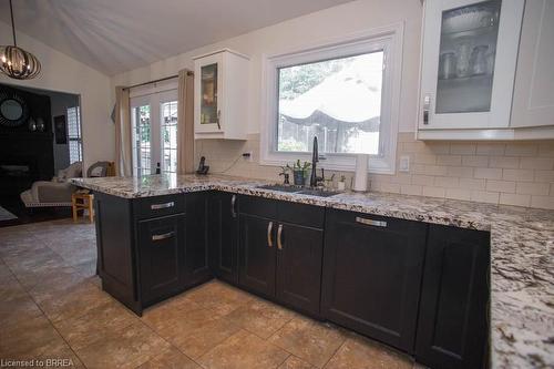 52 Beckett Drive, Brantford, ON - Indoor Photo Showing Kitchen