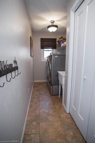 52 Beckett Drive, Brantford, ON - Indoor Photo Showing Laundry Room