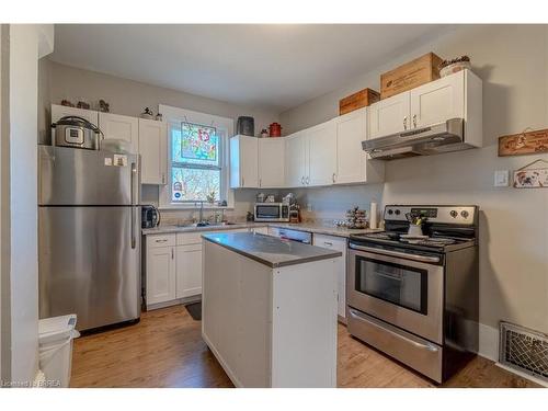 21 Wade Avenue, Brantford, ON - Indoor Photo Showing Kitchen