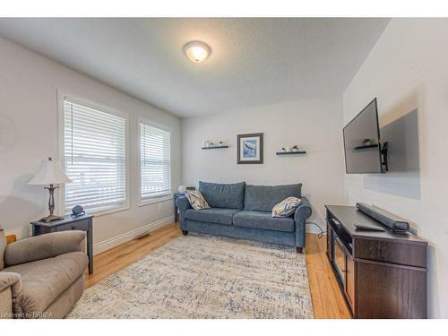 12 Elgin Street, Brantford, ON - Indoor Photo Showing Living Room