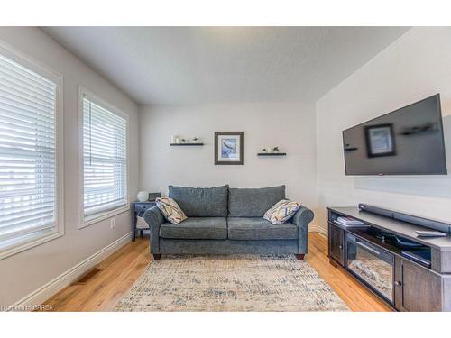 12 Elgin Street, Brantford, ON - Indoor Photo Showing Living Room