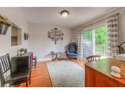 12 Elgin Street, Brantford, ON - Indoor Photo Showing Living Room