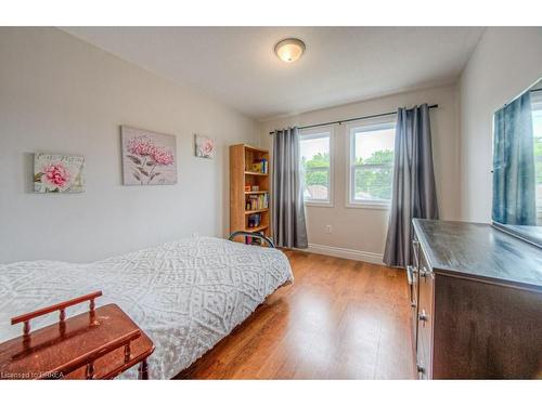 12 Elgin Street, Brantford, ON - Indoor Photo Showing Bedroom