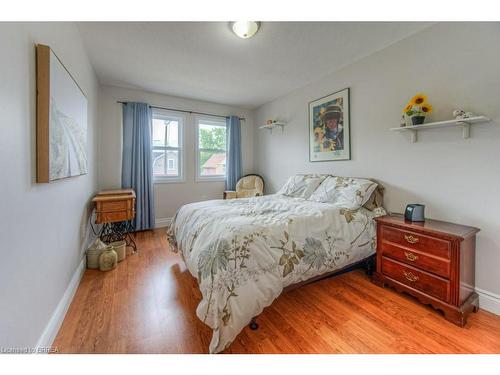 12 Elgin Street, Brantford, ON - Indoor Photo Showing Bedroom