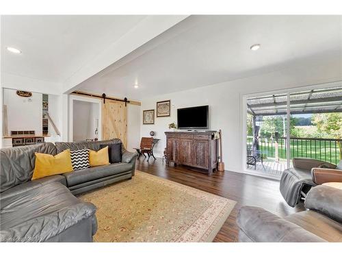 1175 Concession Rd 12, Langton, ON - Indoor Photo Showing Living Room