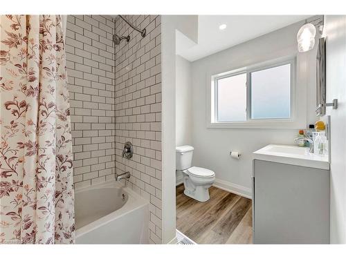 157 Terrace Hill Street, Brantford, ON - Indoor Photo Showing Bathroom