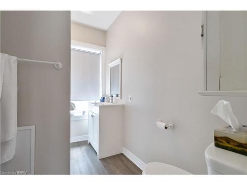 66 Oak Street, Brantford, ON - Indoor Photo Showing Bathroom