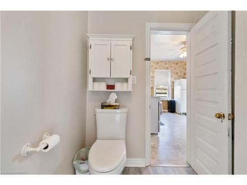 66 Oak Street, Brantford, ON - Indoor Photo Showing Bathroom