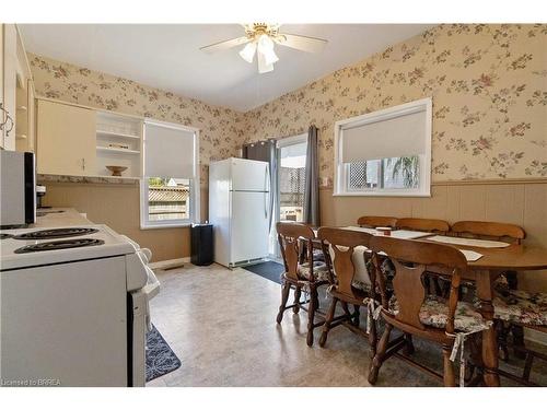 66 Oak Street, Brantford, ON - Indoor Photo Showing Dining Room