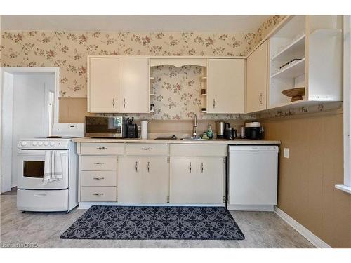 66 Oak Street, Brantford, ON - Indoor Photo Showing Kitchen