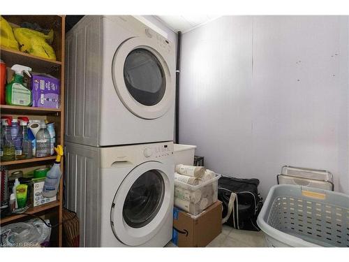 66 Oak Street, Brantford, ON - Indoor Photo Showing Laundry Room