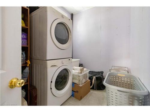 66 Oak Street, Brantford, ON - Indoor Photo Showing Laundry Room