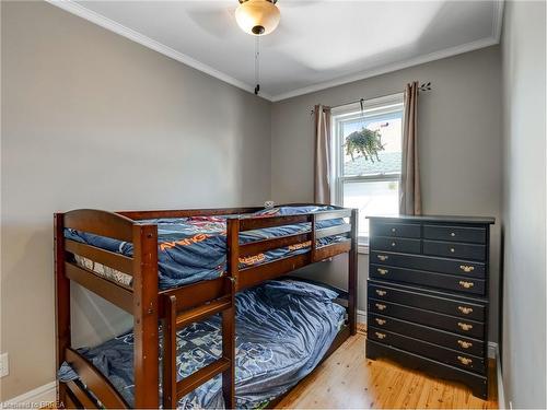 74 Rawdon Street, Brantford, ON - Indoor Photo Showing Bedroom