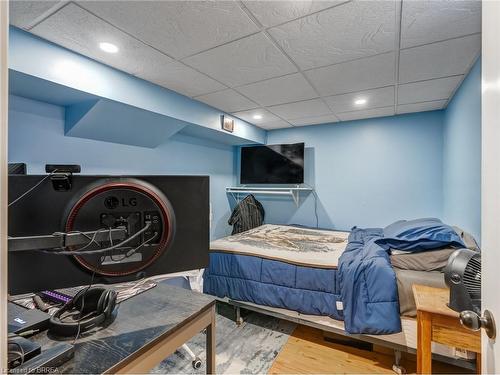 74 Rawdon Street, Brantford, ON - Indoor Photo Showing Bedroom