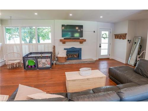 378 Mount Pleasant Road, Brantford, ON - Indoor Photo Showing Living Room With Fireplace