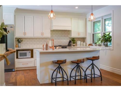 378 Mount Pleasant Road, Brantford, ON - Indoor Photo Showing Kitchen With Upgraded Kitchen