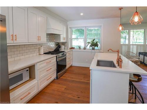 378 Mount Pleasant Road, Brantford, ON - Indoor Photo Showing Kitchen