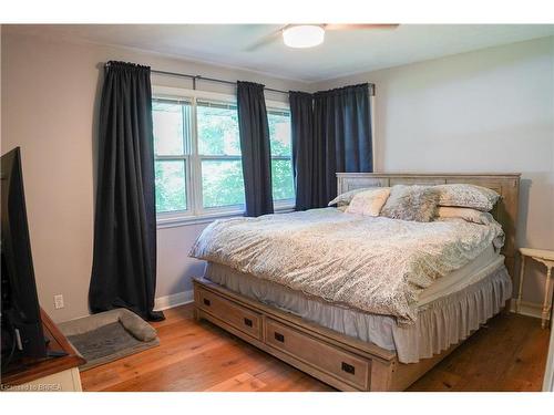 378 Mount Pleasant Road, Brantford, ON - Indoor Photo Showing Bedroom