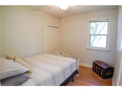 378 Mount Pleasant Road, Brantford, ON - Indoor Photo Showing Bedroom