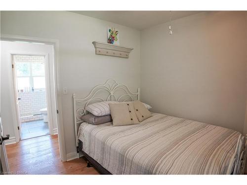 378 Mount Pleasant Road, Brantford, ON - Indoor Photo Showing Bedroom