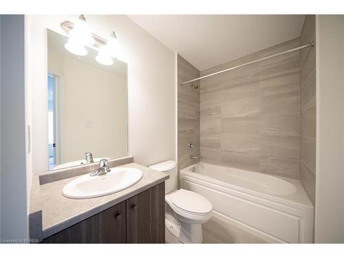 122-11 Roxanne Drive, Hamilton, ON - Indoor Photo Showing Bathroom