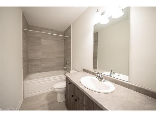 122-11 Roxanne Drive, Hamilton, ON - Indoor Photo Showing Bathroom