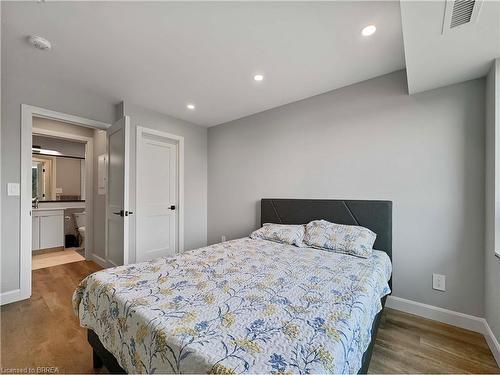 206-34 Norman Street, Brantford, ON - Indoor Photo Showing Bedroom