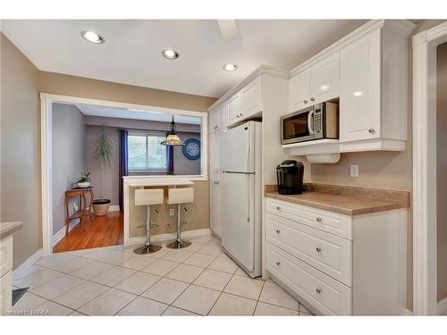 6 Brisbane Boulevard, Brantford, ON - Indoor Photo Showing Kitchen