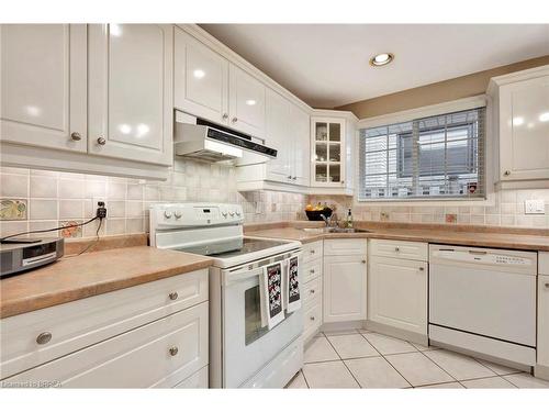 6 Brisbane Boulevard, Brantford, ON - Indoor Photo Showing Kitchen With Double Sink