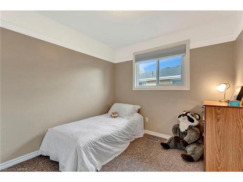 6 Brisbane Boulevard, Brantford, ON - Indoor Photo Showing Bedroom