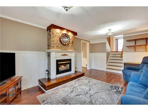 6 Brisbane Boulevard, Brantford, ON - Indoor Photo Showing Living Room With Fireplace