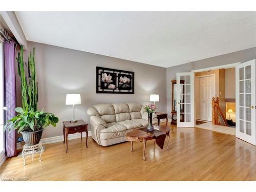 6 Brisbane Boulevard, Brantford, ON - Indoor Photo Showing Living Room