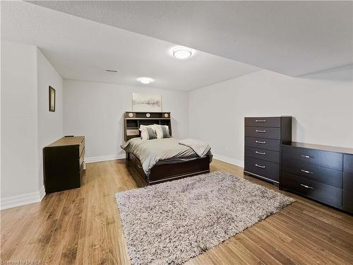 16-60 Dufferin Avenue, Brantford, ON - Indoor Photo Showing Bedroom