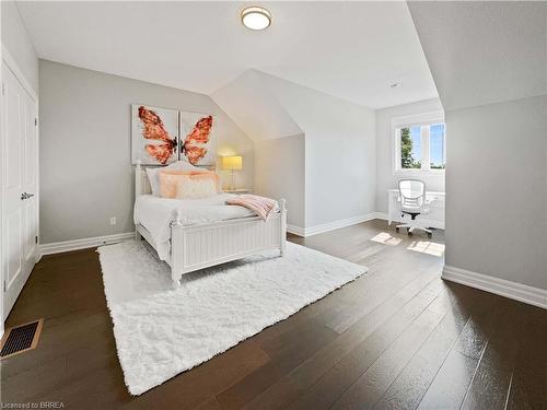 16-60 Dufferin Avenue, Brantford, ON - Indoor Photo Showing Bedroom