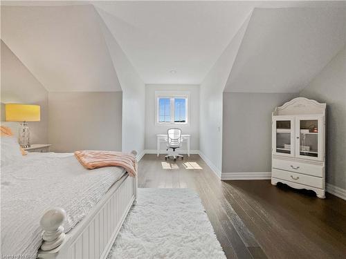 16-60 Dufferin Avenue, Brantford, ON - Indoor Photo Showing Bedroom