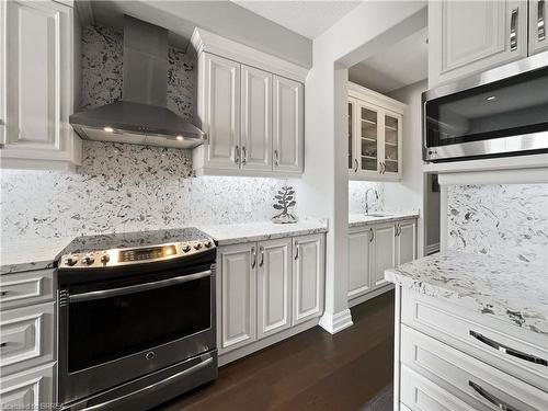 16-60 Dufferin Avenue, Brantford, ON - Indoor Photo Showing Kitchen With Upgraded Kitchen