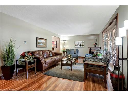 82 Westwood Crescent, Cambridge, ON - Indoor Photo Showing Living Room