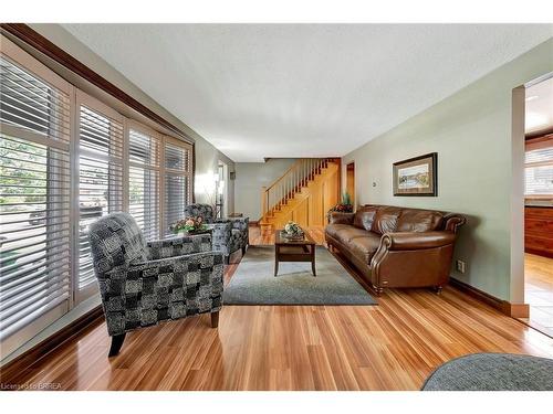 82 Westwood Crescent, Cambridge, ON - Indoor Photo Showing Living Room