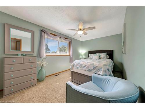 82 Westwood Crescent, Cambridge, ON - Indoor Photo Showing Bedroom