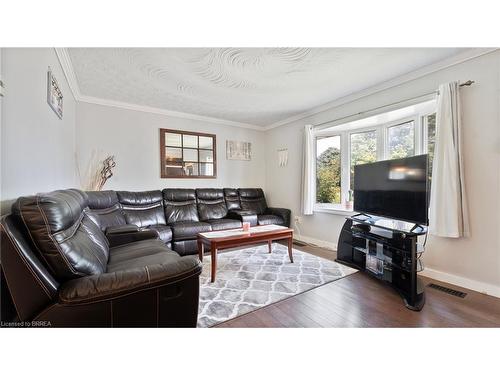 28 Frank Street, Brantford, ON - Indoor Photo Showing Living Room