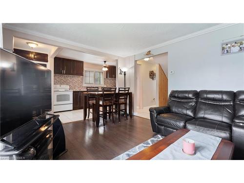 28 Frank Street, Brantford, ON - Indoor Photo Showing Living Room