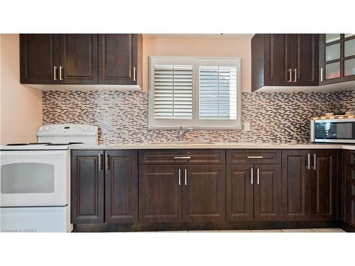 28 Frank Street, Brantford, ON - Indoor Photo Showing Kitchen