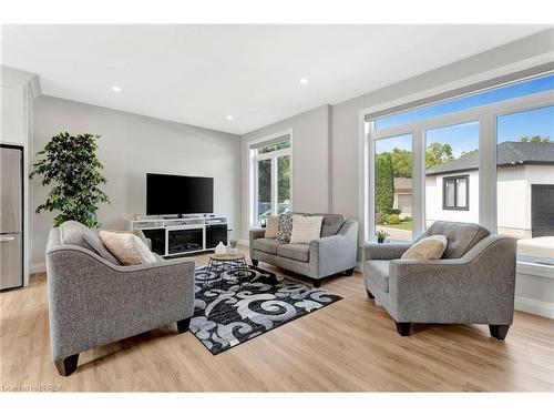 6-5 John Pound Road, Tillsonburg, ON - Indoor Photo Showing Living Room