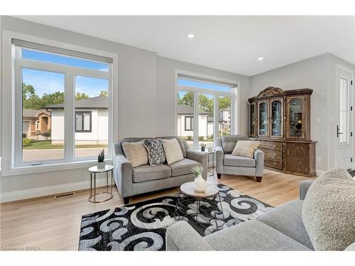 6-5 John Pound Road, Tillsonburg, ON - Indoor Photo Showing Living Room