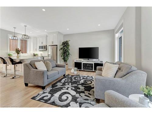 6-5 John Pound Road, Tillsonburg, ON - Indoor Photo Showing Living Room