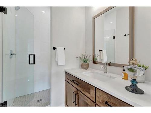 6-5 John Pound Road, Tillsonburg, ON - Indoor Photo Showing Bathroom