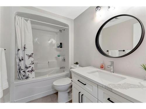 6-5 John Pound Road, Tillsonburg, ON - Indoor Photo Showing Bathroom