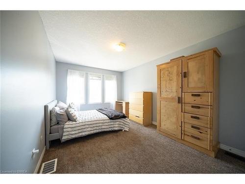 8 Oakes Court, Guelph, ON - Indoor Photo Showing Bedroom