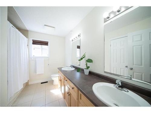 8 Oakes Court, Guelph, ON - Indoor Photo Showing Bathroom